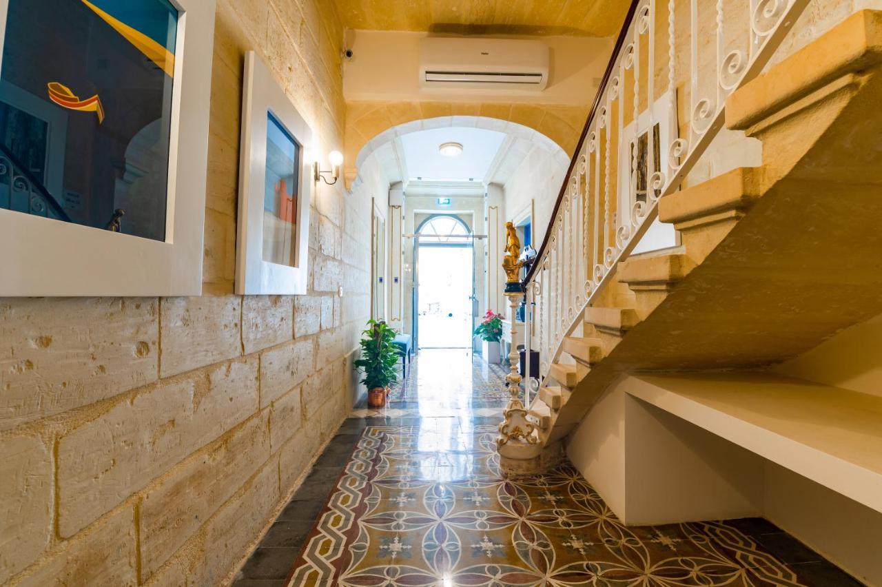 Monreal Boutique Townhouse - R024Rm5 Otel Paola Dış mekan fotoğraf